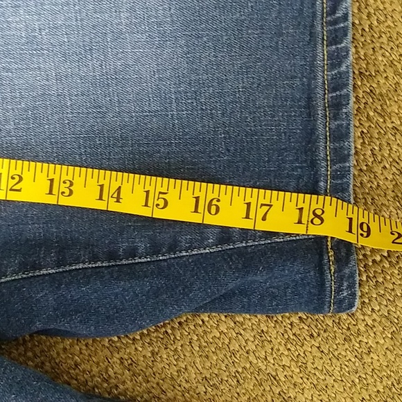 VINTAGE TOMMY HILLFIGER BLUE JEAN SHORTS. SIZE 38 - Picture 4 of 7